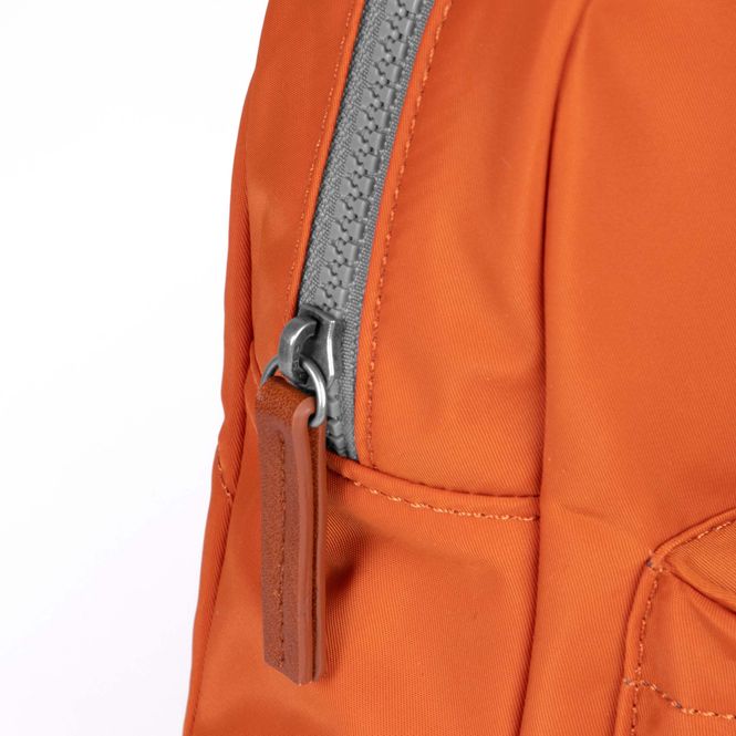 Huvudbild Roka Slingbag Willesden orange
