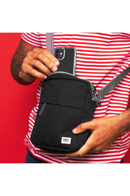 Roka Shoulderbag Bond svart